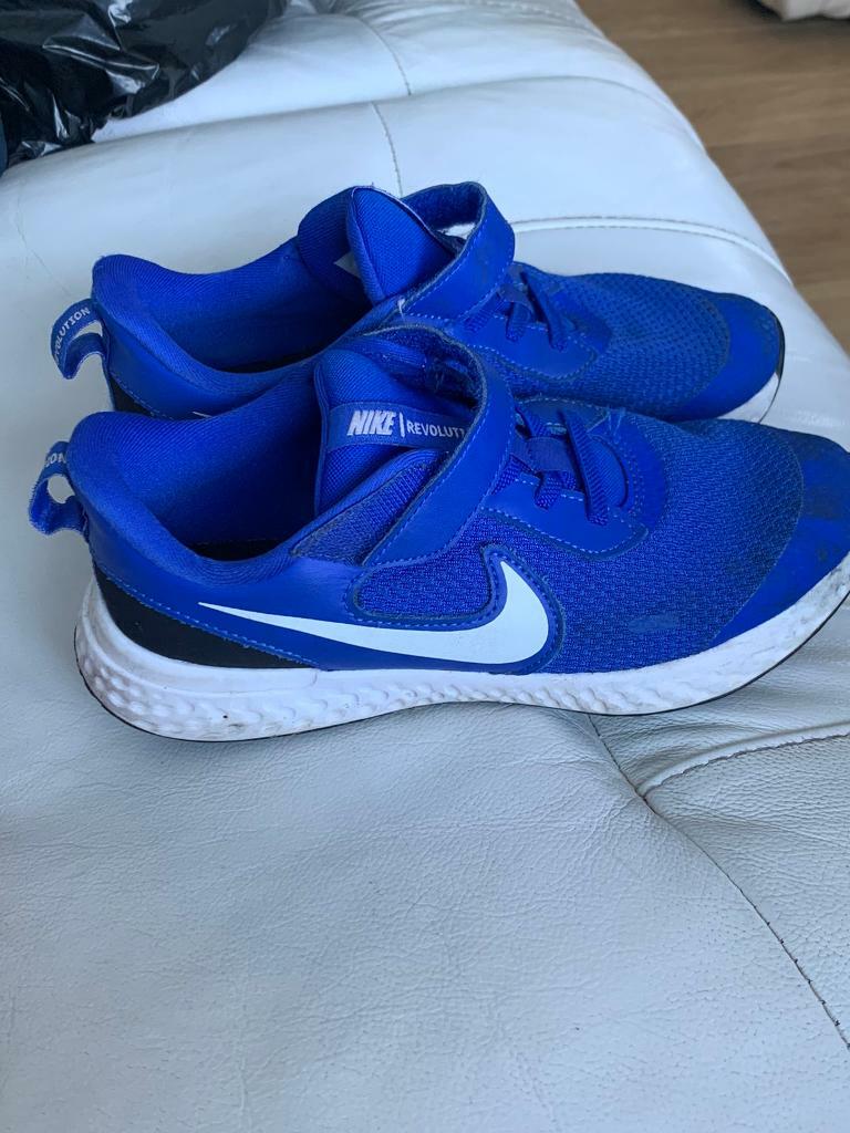 boys nike trainers size 2.5